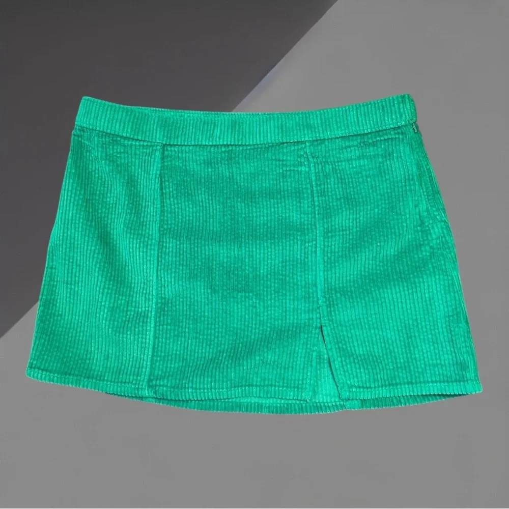 NWT Aerie Corduroy Micro Mini Skirt in Kelly Green-Size Small